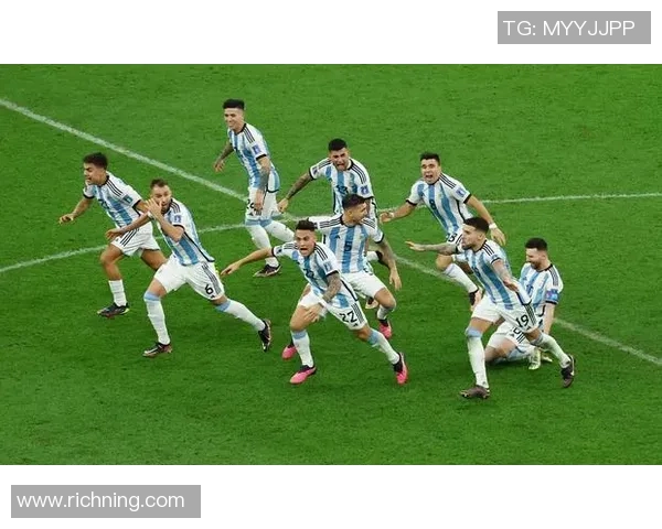 现场爆笑足球球星模仿秀带来全场观众热烈掌声与欢呼