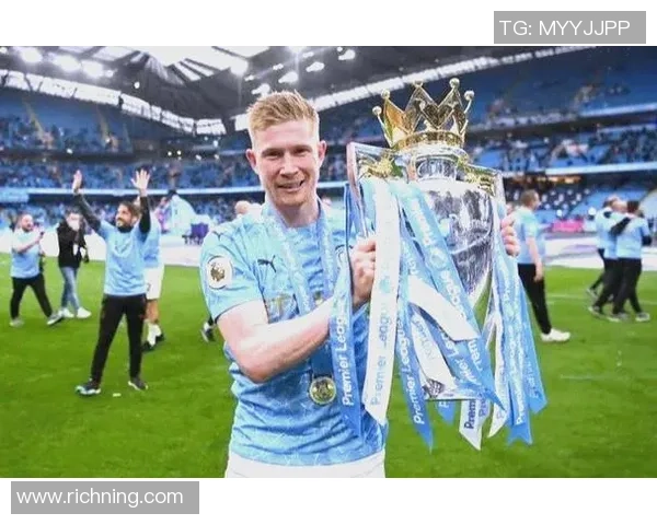 足球场上10大中场球星排名与表现分析全解