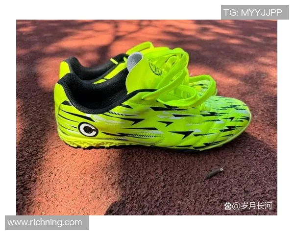 职业球星足球鞋推荐及购买指南 适合不同球员需求的鞋款分析 职业球星足球鞋推荐及购买指南 适合不同球员需求的鞋款分析